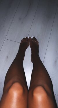 EBONY FOOT GODDESS FINDOMME LOOKING FOR WHITE SUB TO HUMILIATE